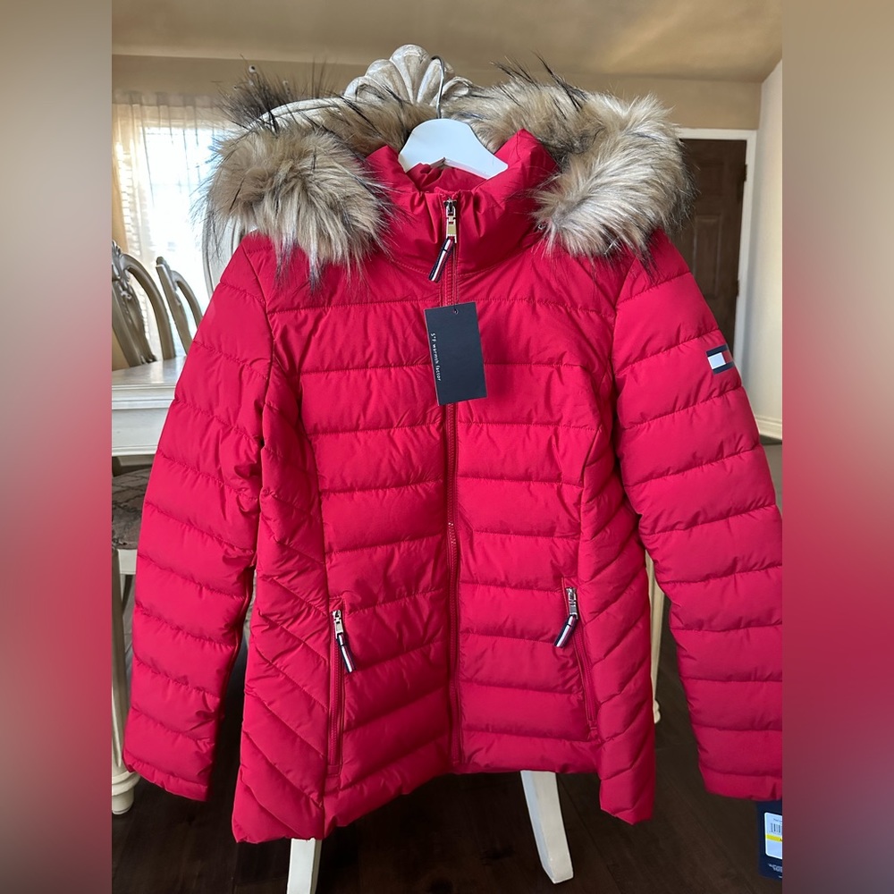 Women’s Tommy Hilfiger M Size Faux Fur Hooded  Short Puffer Jacket - Picture 2 of 6